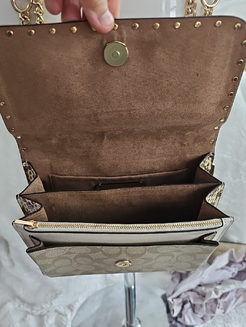 Coach Klare Cream Leather Shoulder Bag with Gold Chain Straps - Picture 5 of 15